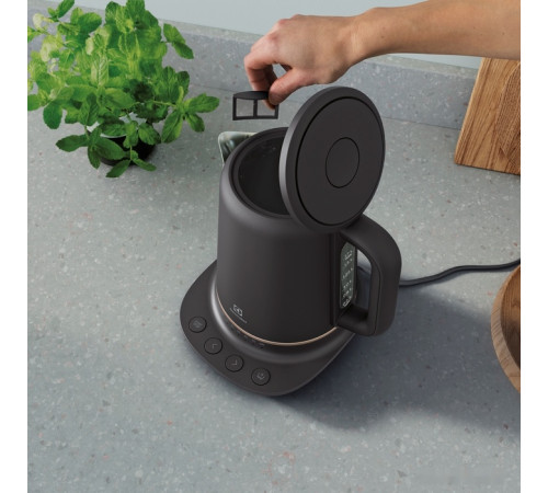 Электрический чайник Electrolux E7K1-6BP
