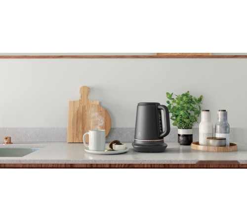Электрический чайник Electrolux E7K1-6BP