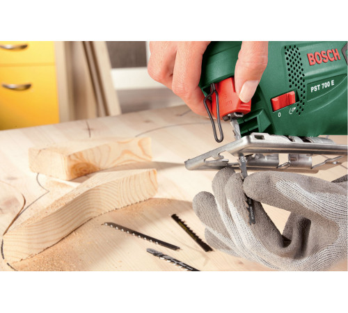 Лобзик Bosch PST 700 E