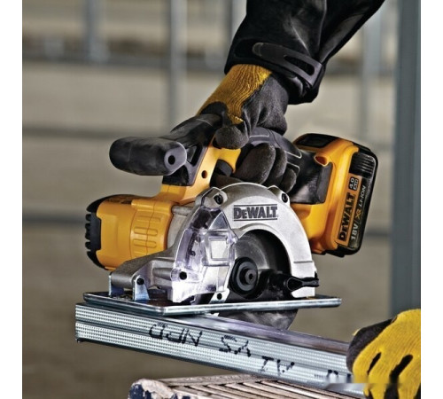 Дисковая (циркулярная) пила DeWALT DCS373N-XJ (без АКБ)