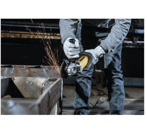 Угловая шлифмашина DeWALT DWE4117-QS
