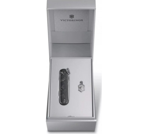 Туристический нож Victorinox Classic Brilliant Carbon 0.6221.90 (черный/серебристый)