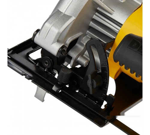 Дисковая (циркулярная) пила DeWALT DWE5615