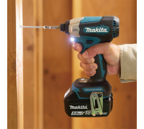 Винтоверт Makita DTD157RTJ (с 2-мя АКБ, кейс )