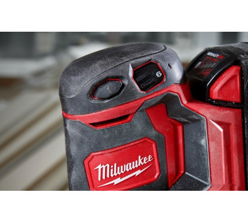 Шлифовальная машина Milwaukee M18 BOS125-502B 4933464229 (с 2-мя АКБ, сумка)